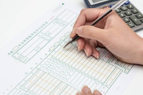 支払い時期が年をまたぐ場合の正しい経理処理とは?