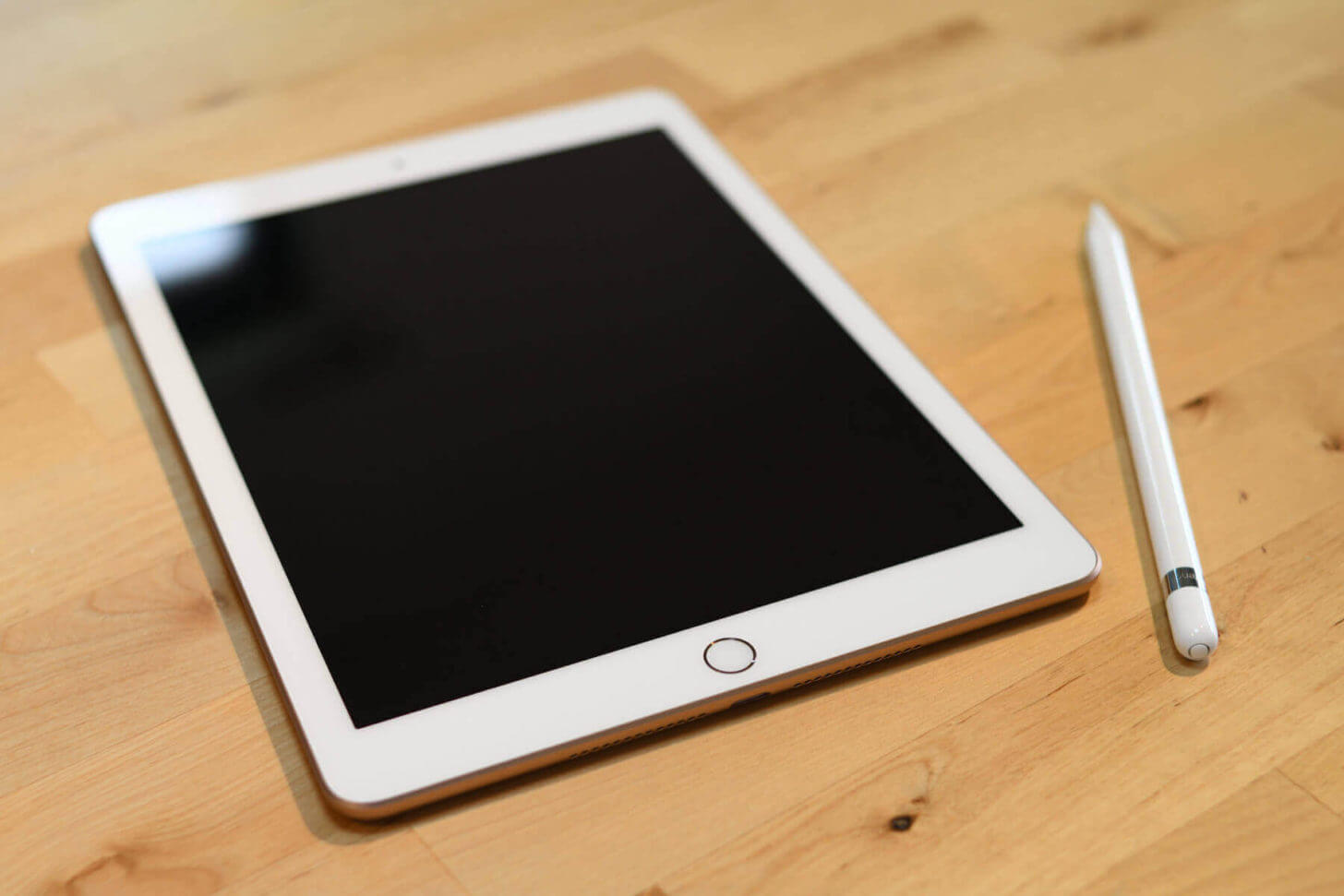 第6世代の無印iPadとApple Pencil